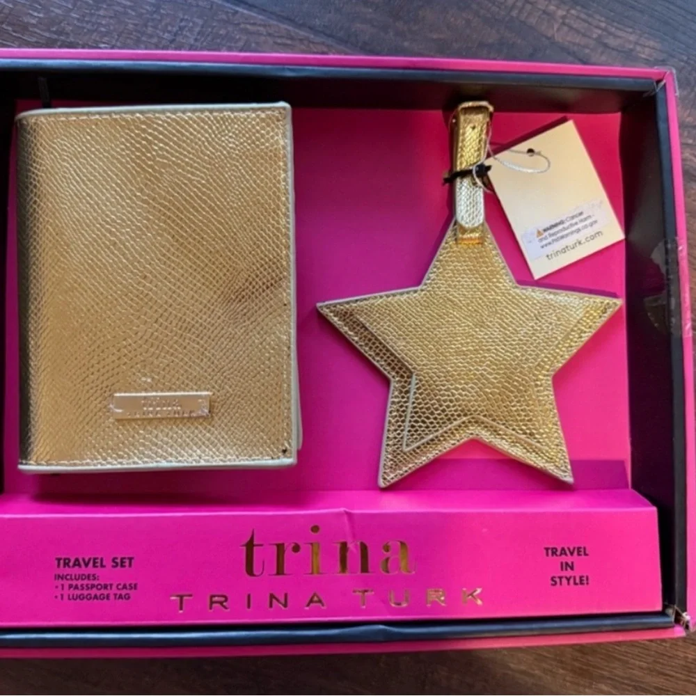 Trina Turk Gold Travel Set - Passport Holder & Star Keychain
NWT IN BOX - Picture 1 of 5